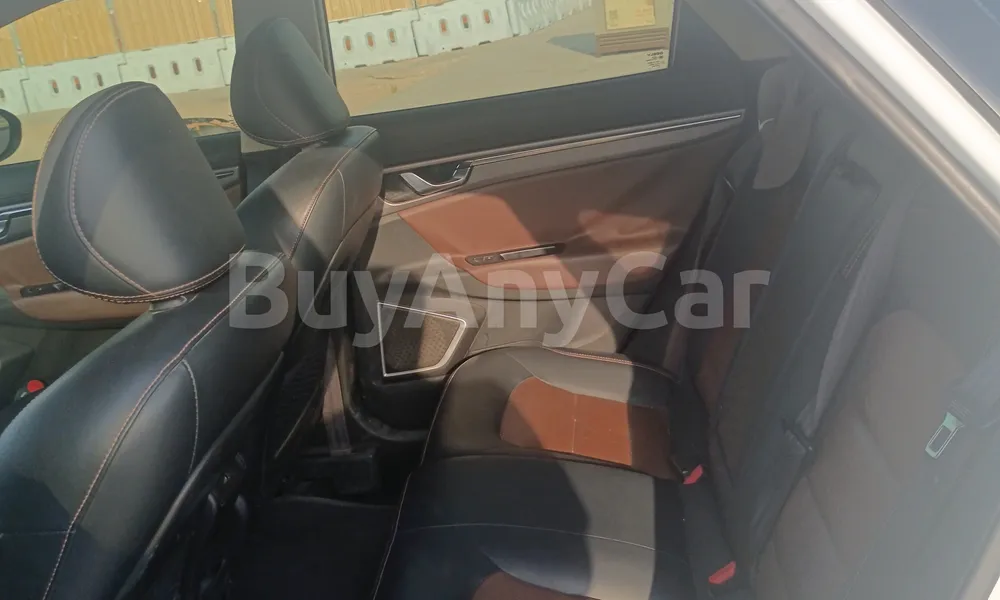 Vehicle photo 3