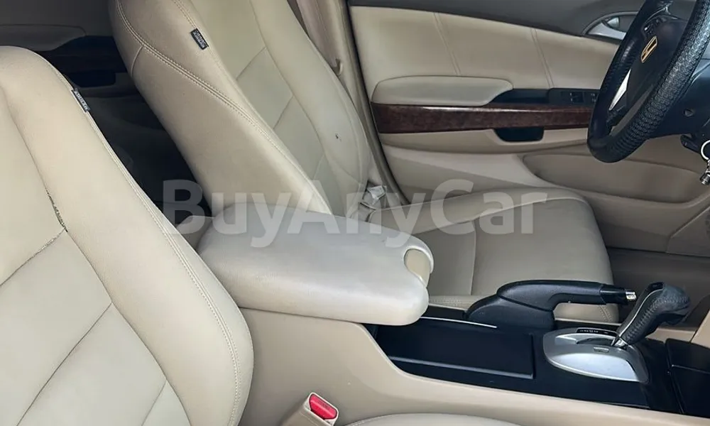 Vehicle photo 3