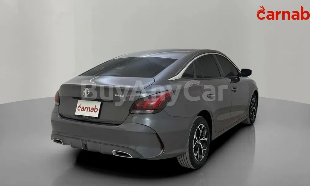Vehicle photo 12
