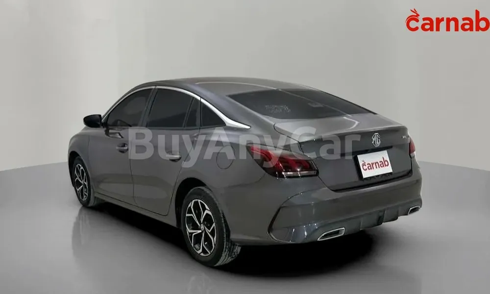 Vehicle photo 13