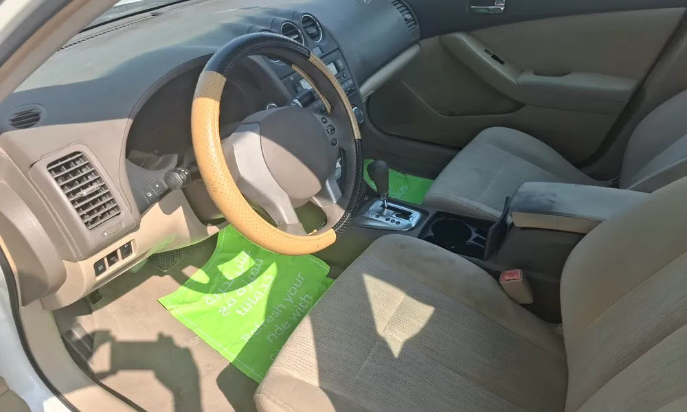 Vehicle photo 3