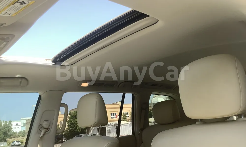 Vehicle photo 8