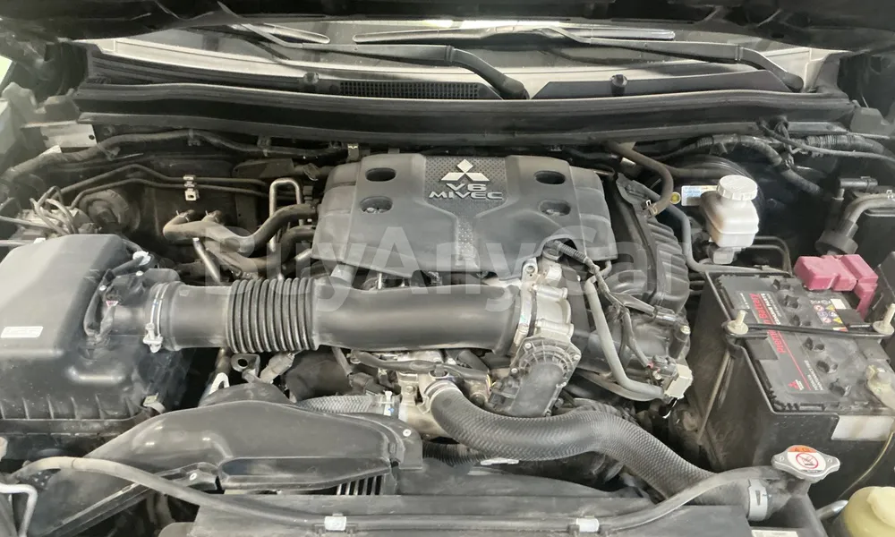 Vehicle photo 7