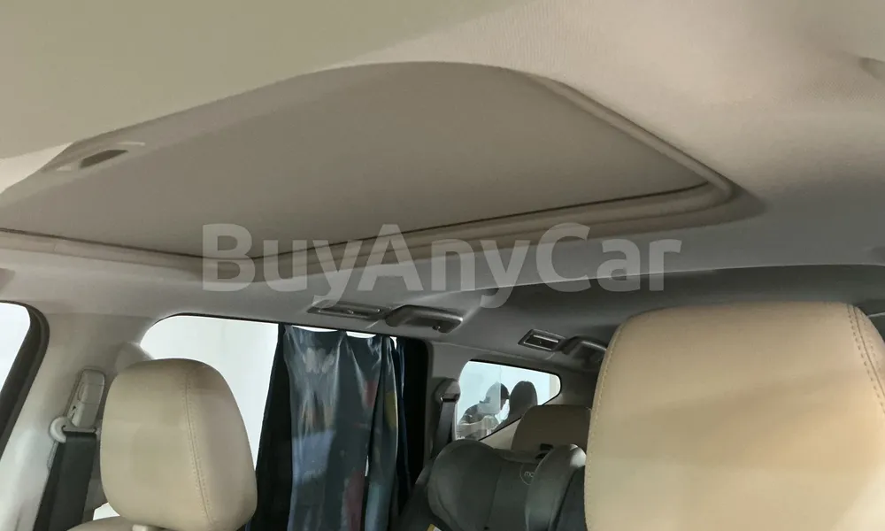 Vehicle photo 9