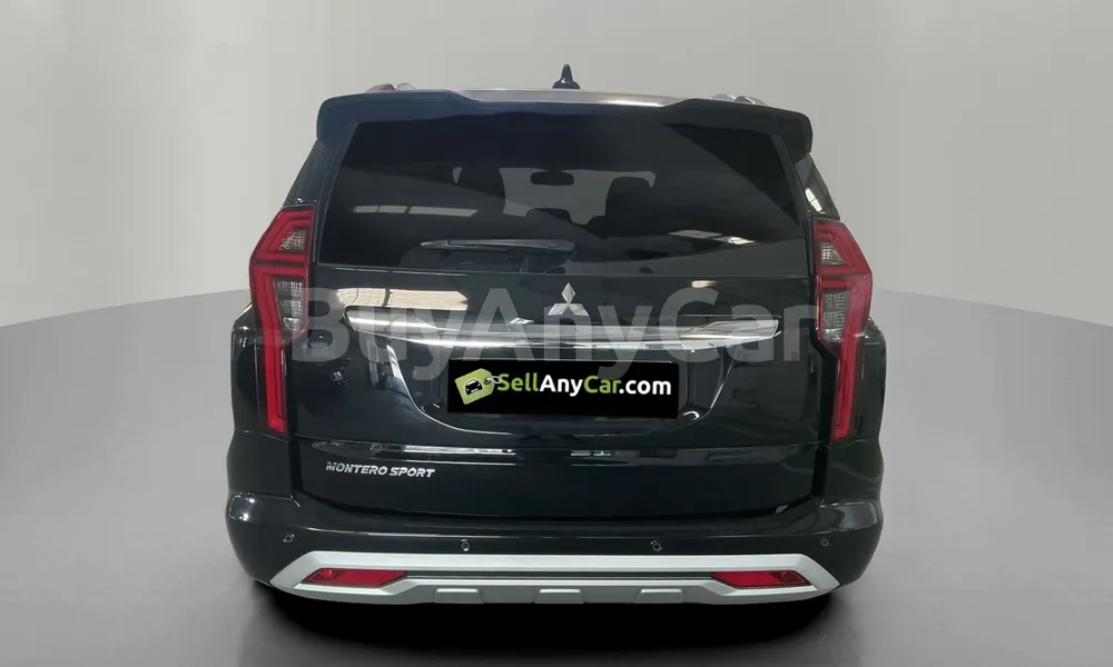 Vehicle photo 2
