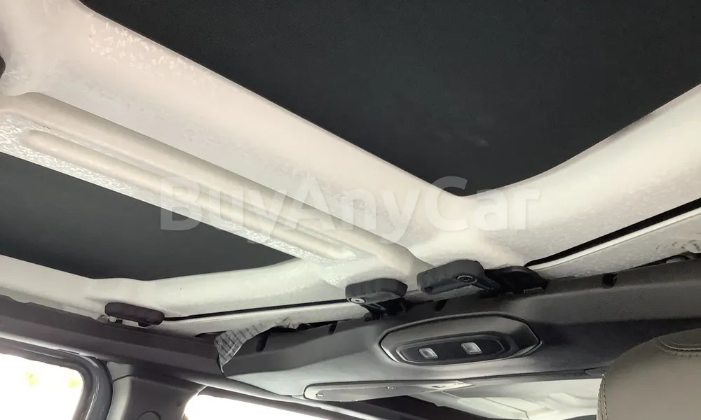 Vehicle photo 8