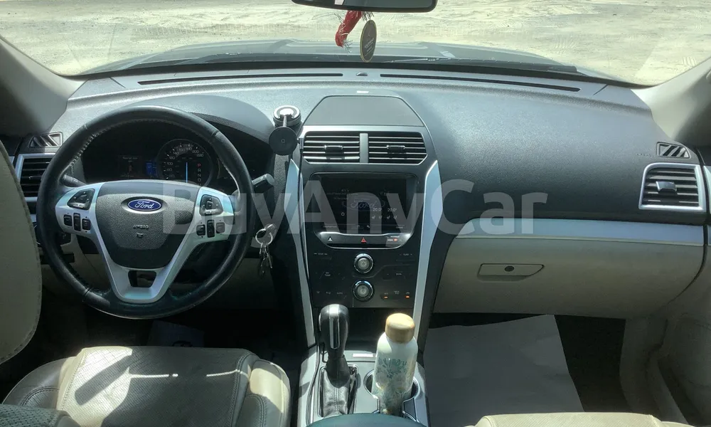 Vehicle photo 9