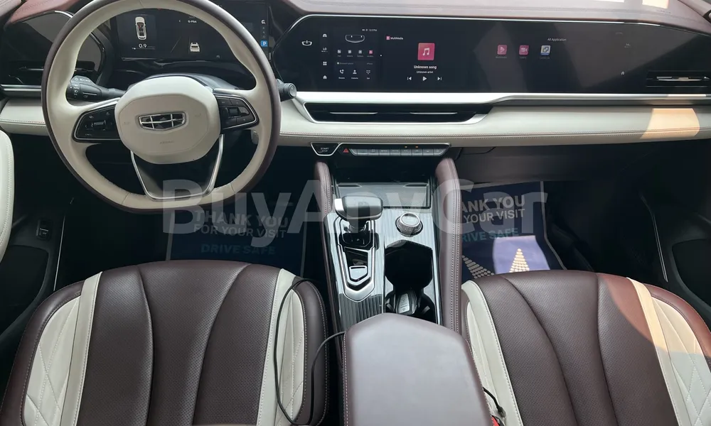 Vehicle photo 8