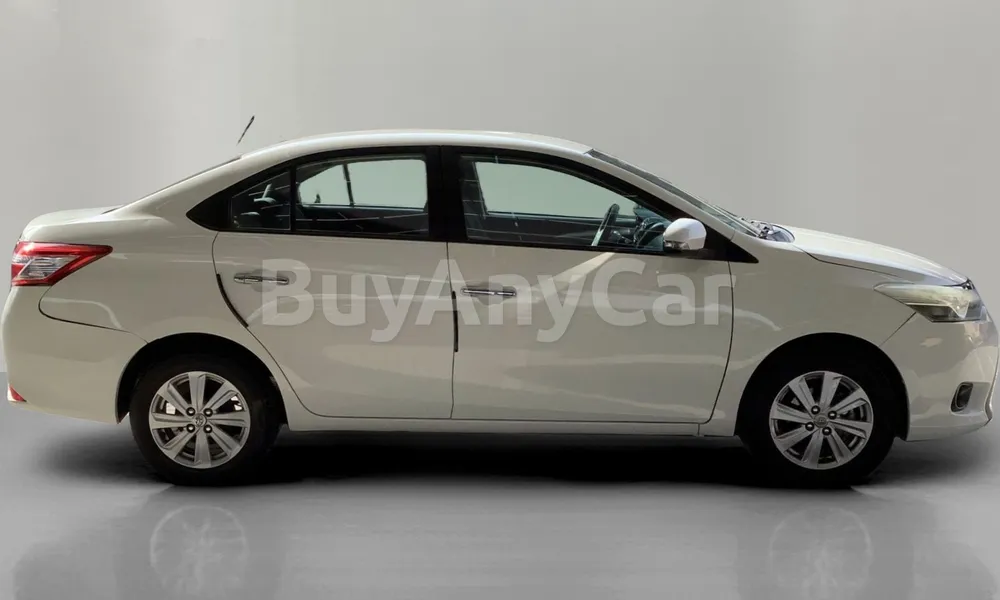 Vehicle photo 4