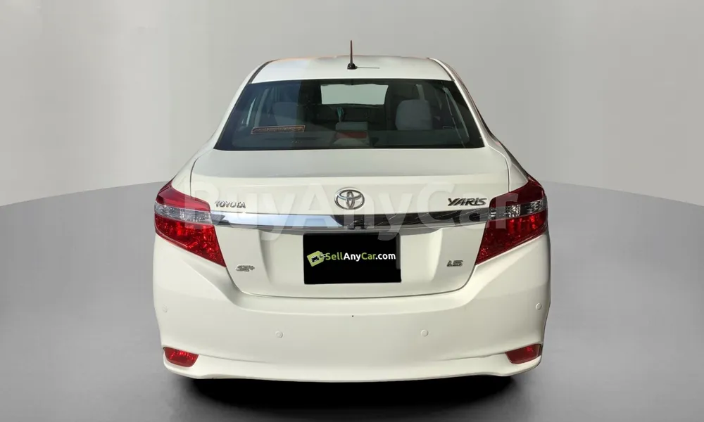 Vehicle photo 2