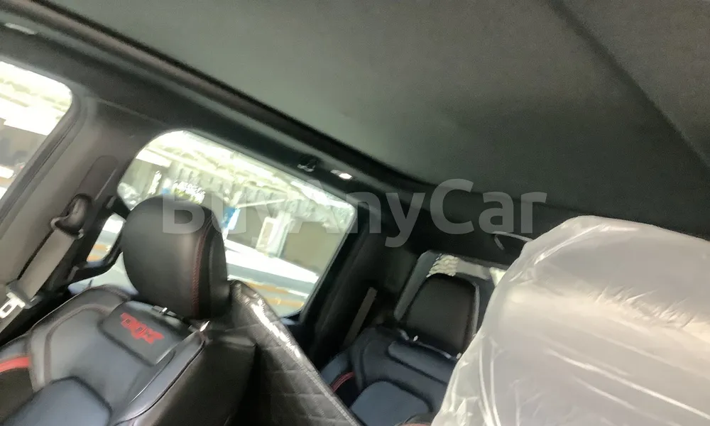 Vehicle photo 9