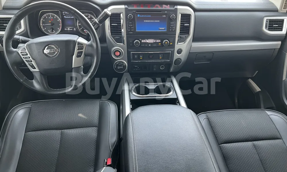 Vehicle photo 9