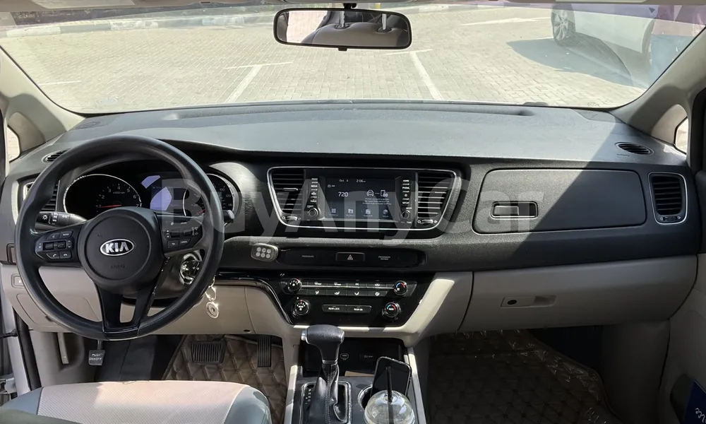 Vehicle photo 9