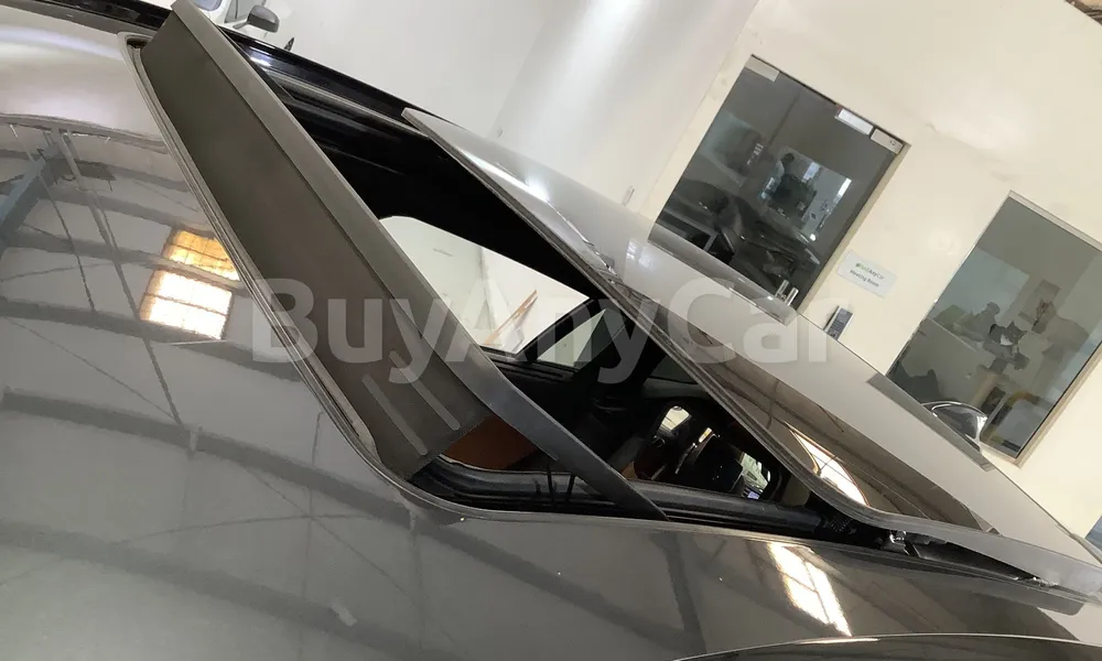 Vehicle photo 6