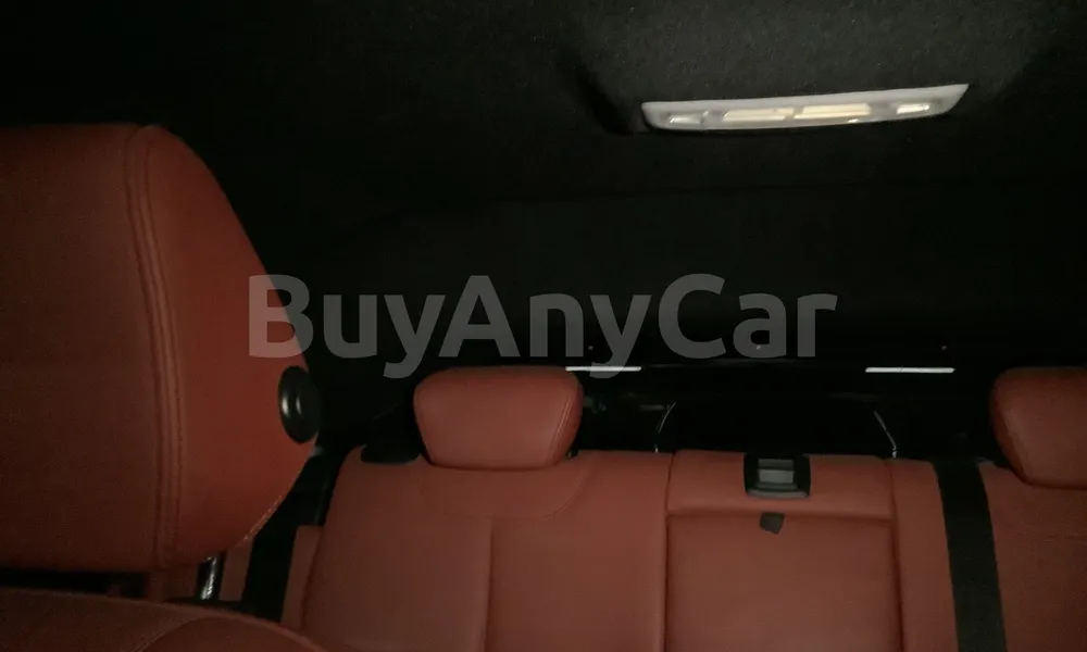 Vehicle photo 9