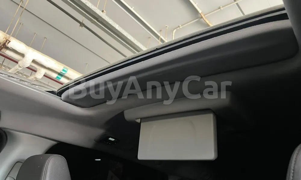 Vehicle photo 8