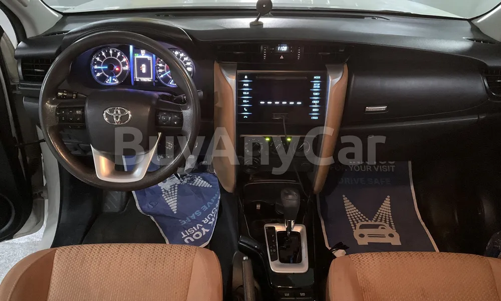 Vehicle photo 9