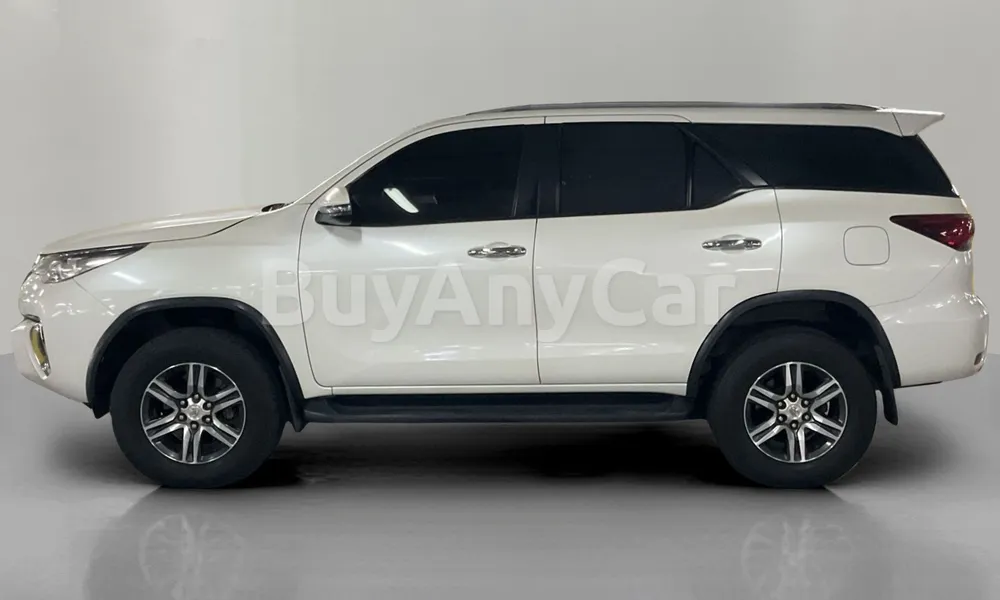 Vehicle photo 4