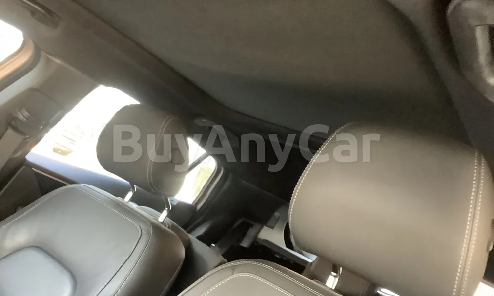 Vehicle photo 9