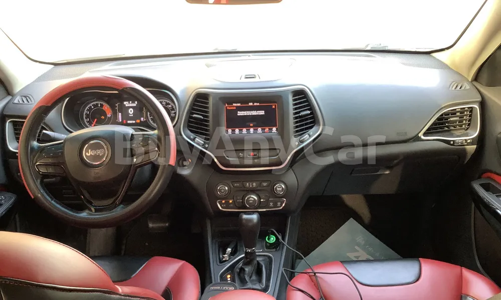Vehicle photo 9