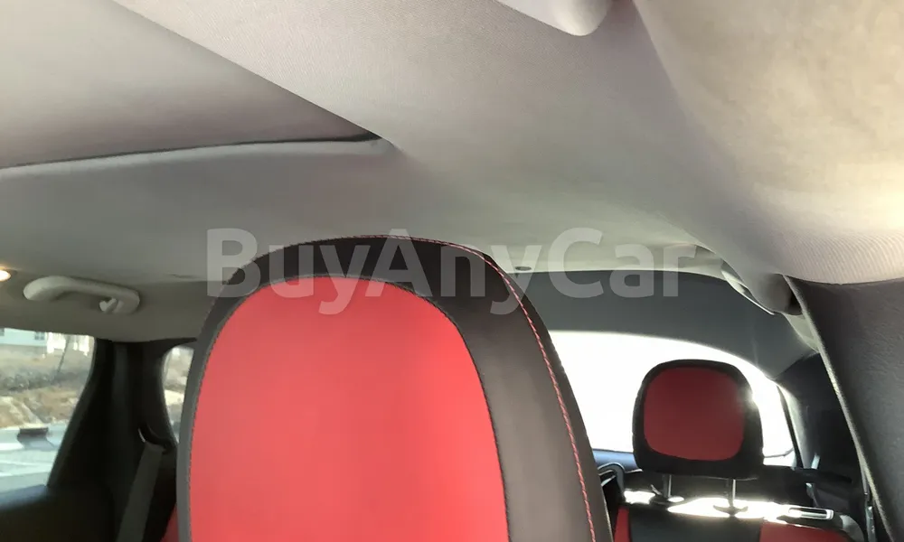 Vehicle photo 8