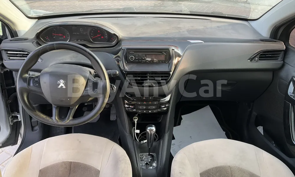 Vehicle photo 8