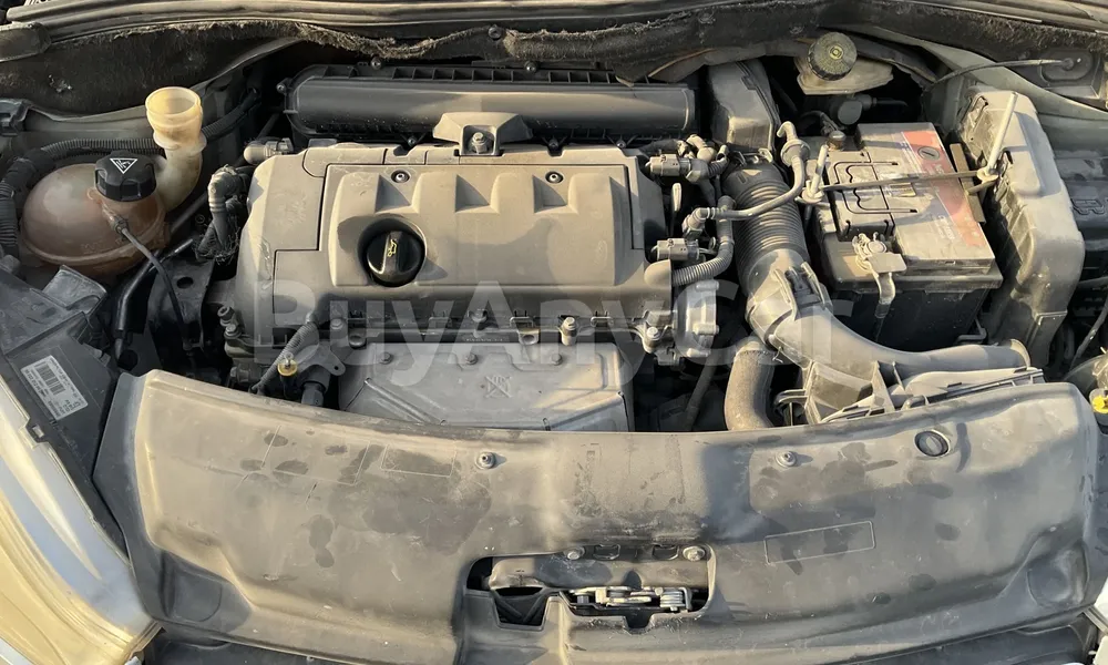 Vehicle photo 6