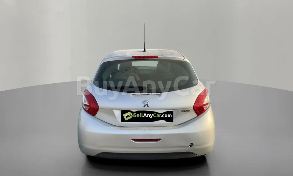Vehicle photo 2