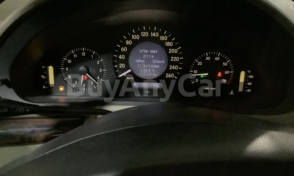 Vehicle photo 7