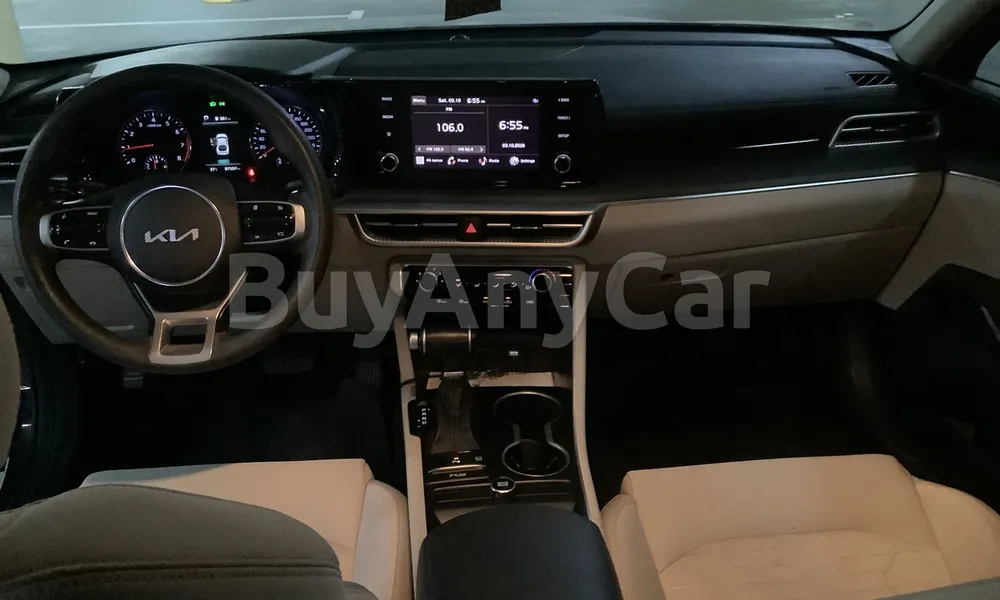 Vehicle photo 8