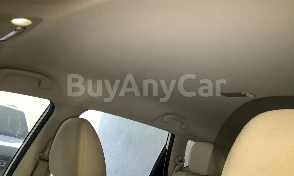 Vehicle photo 9