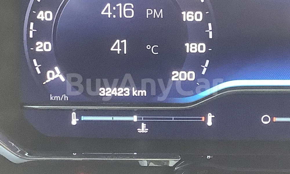 Vehicle photo 7