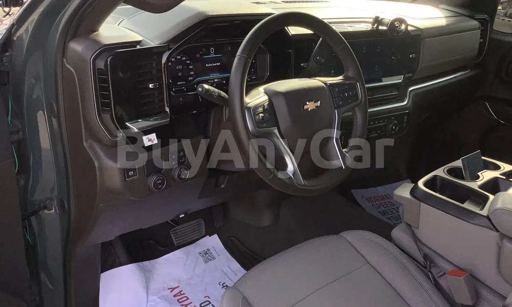 Vehicle photo 8