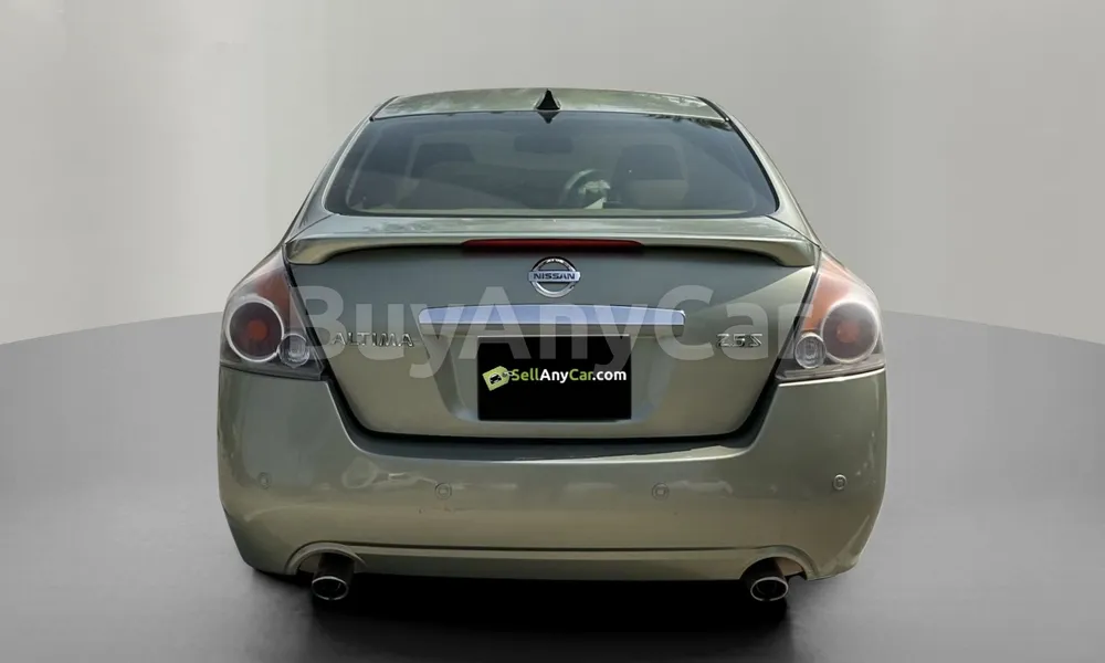 Vehicle photo 2