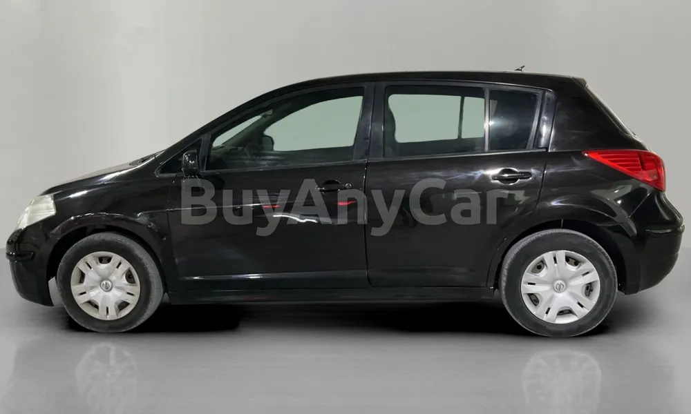 Vehicle photo 4