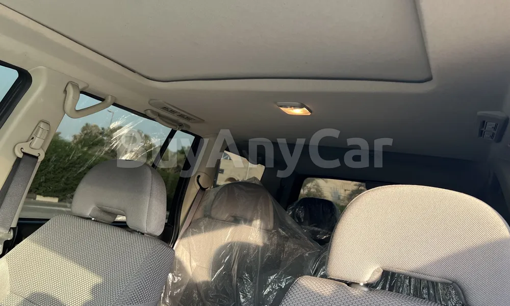 Vehicle photo 9