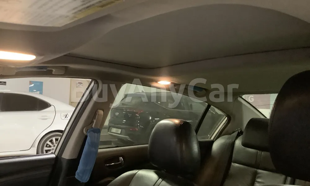 Vehicle photo 9