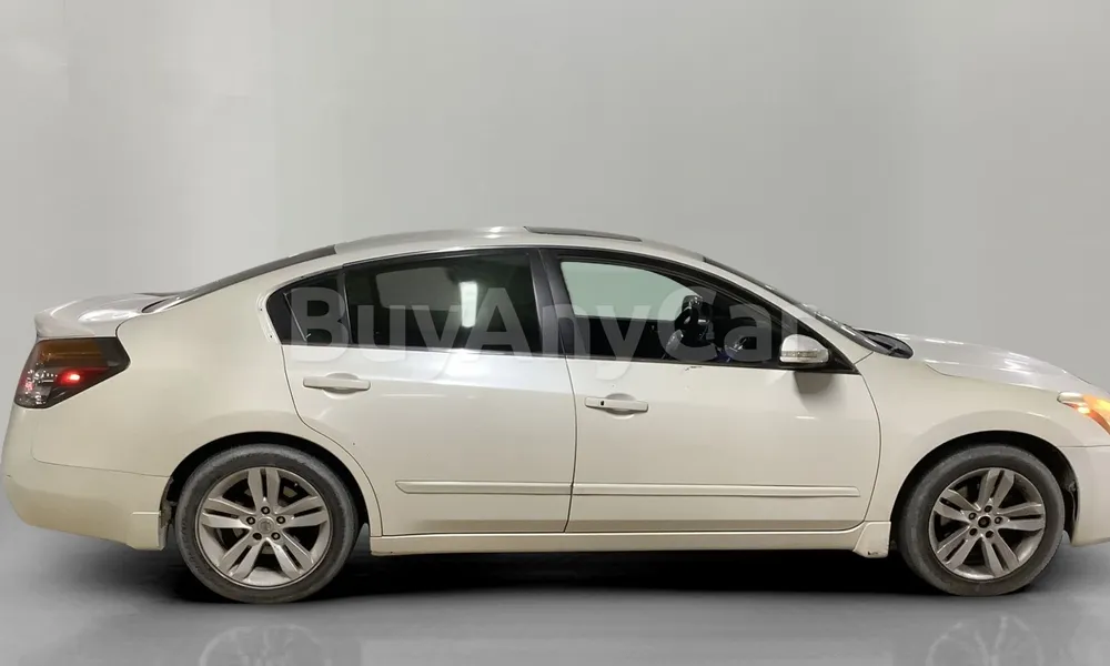 Vehicle photo 3