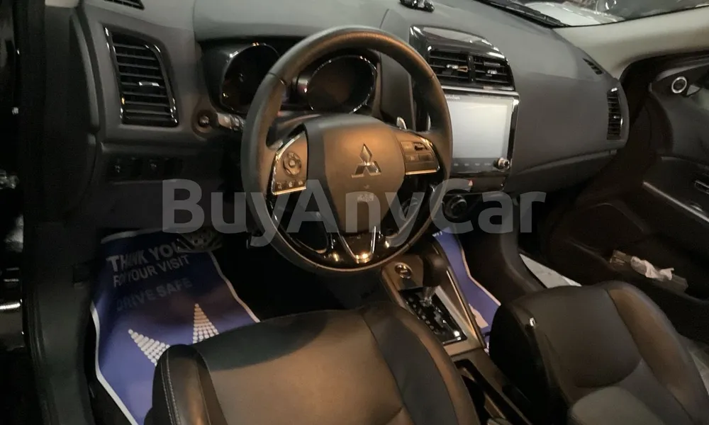 Vehicle photo 8