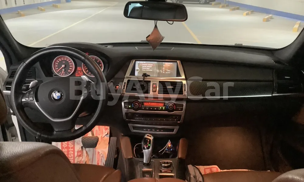 Vehicle photo 8