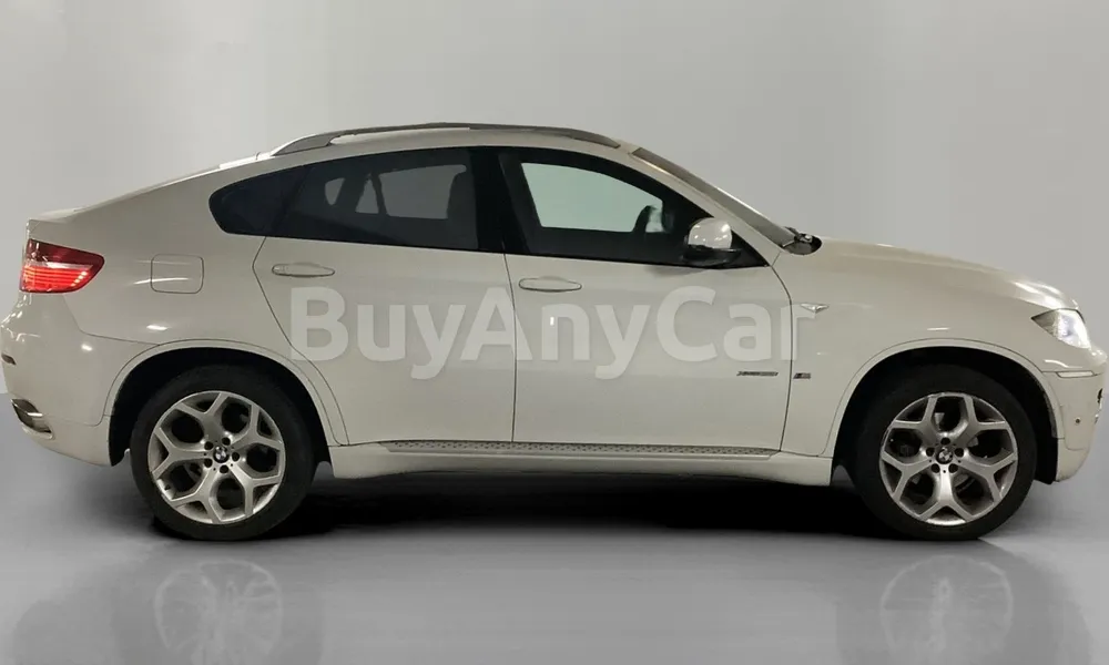 Vehicle photo 4