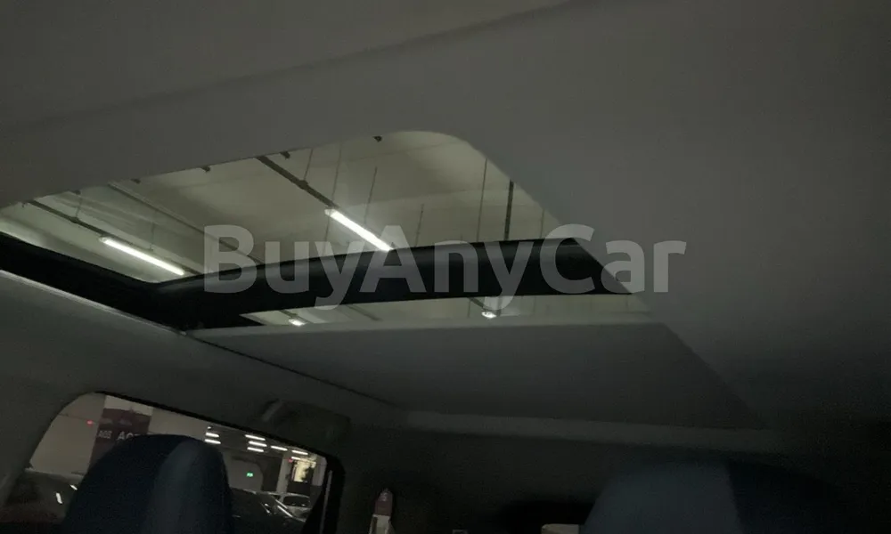 Vehicle photo 9