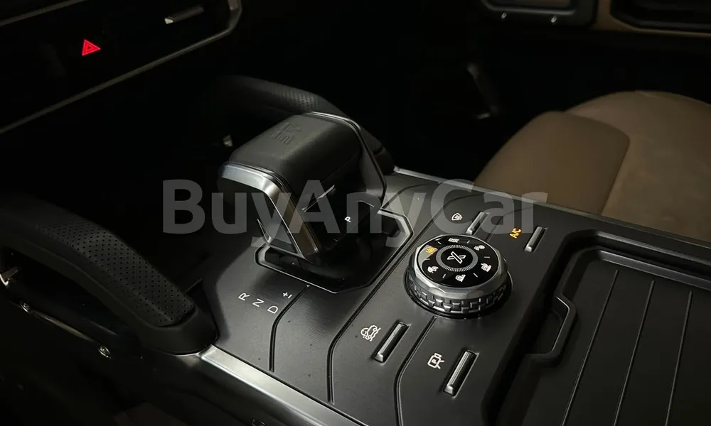 Vehicle photo 10