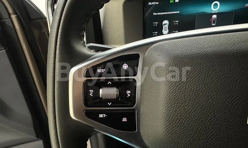 Vehicle photo 14