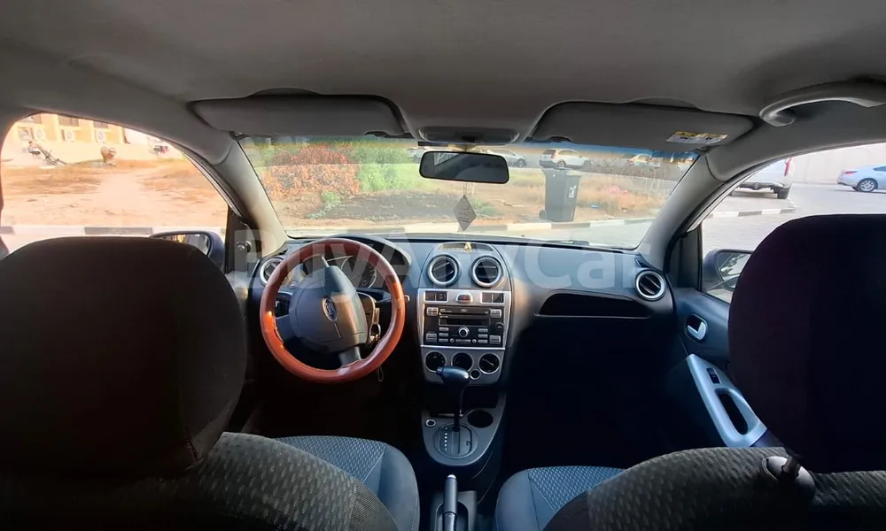 Vehicle photo 3