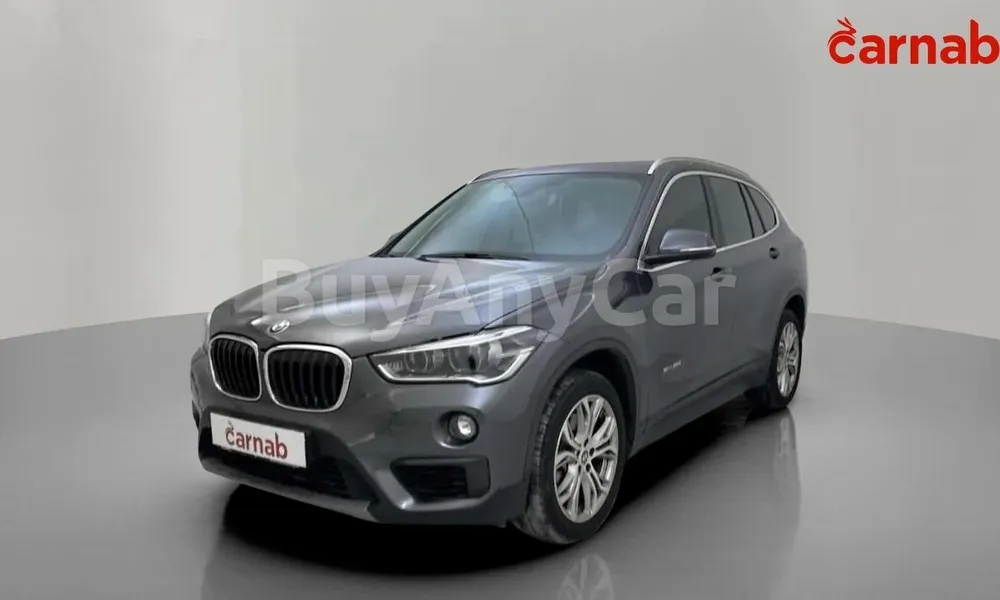 Vehicle photo 6