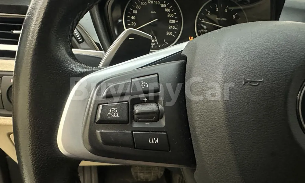 Vehicle photo 13