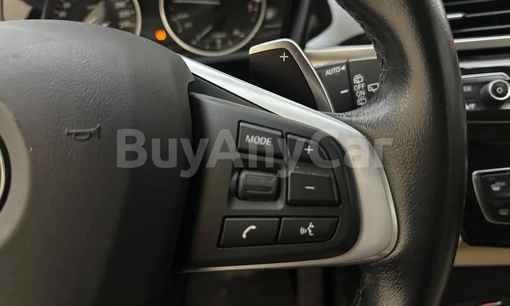 Vehicle photo 11