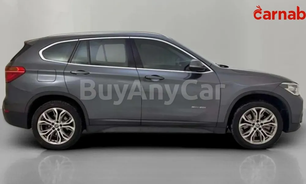 Vehicle photo 3
