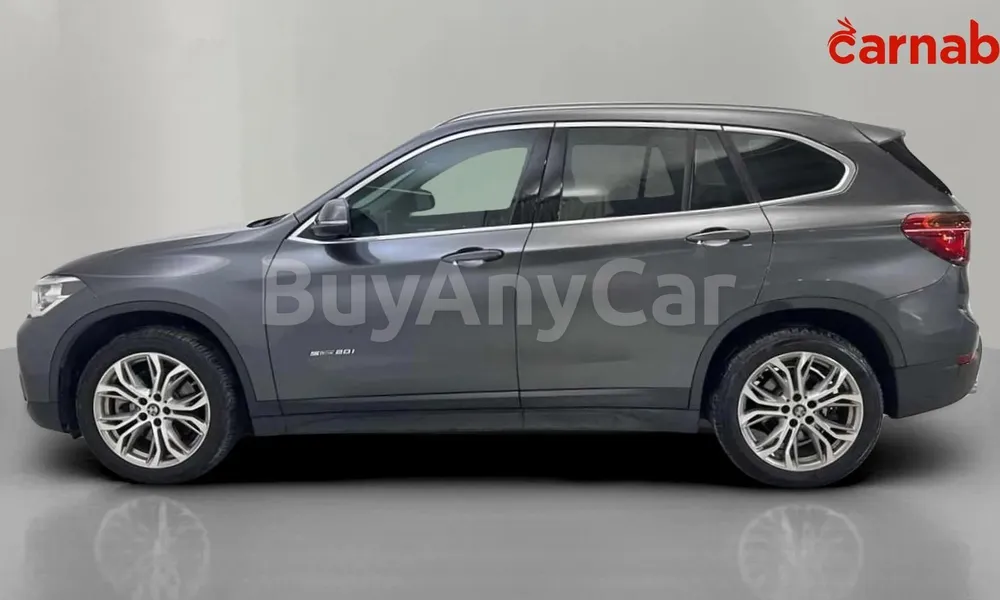 Vehicle photo 4